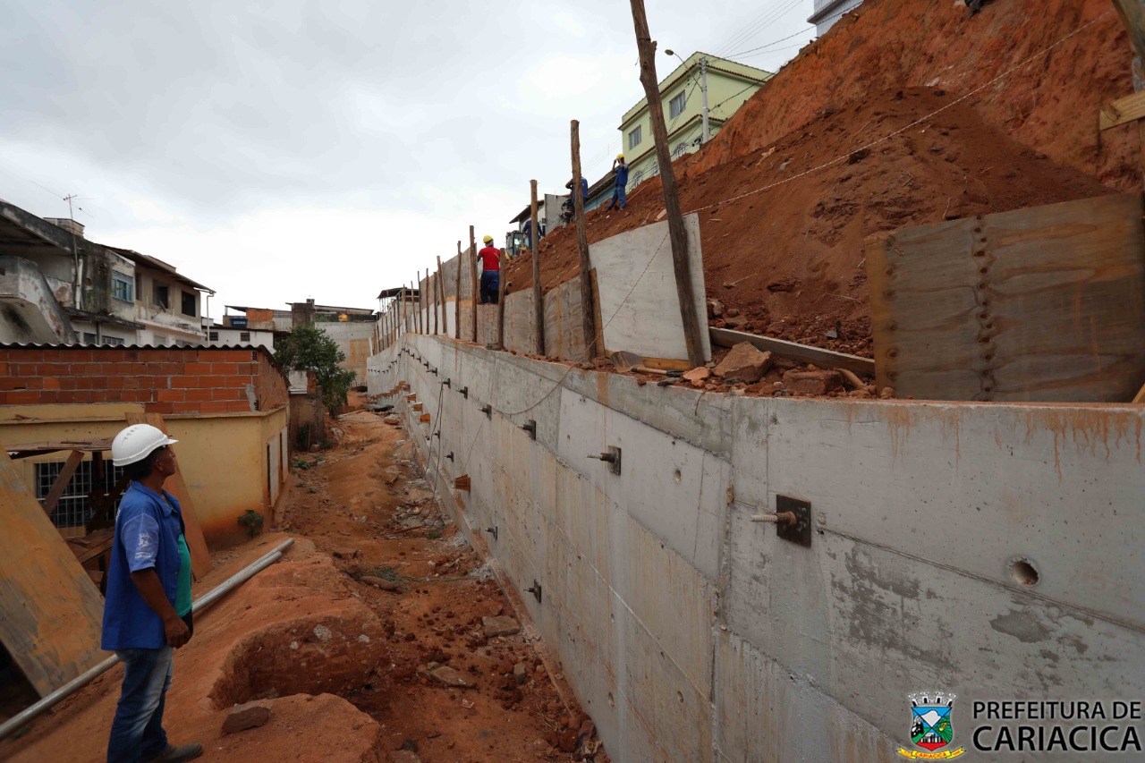 A Gazeta  Muro em estacionamento ameaça desabar em Cariacica