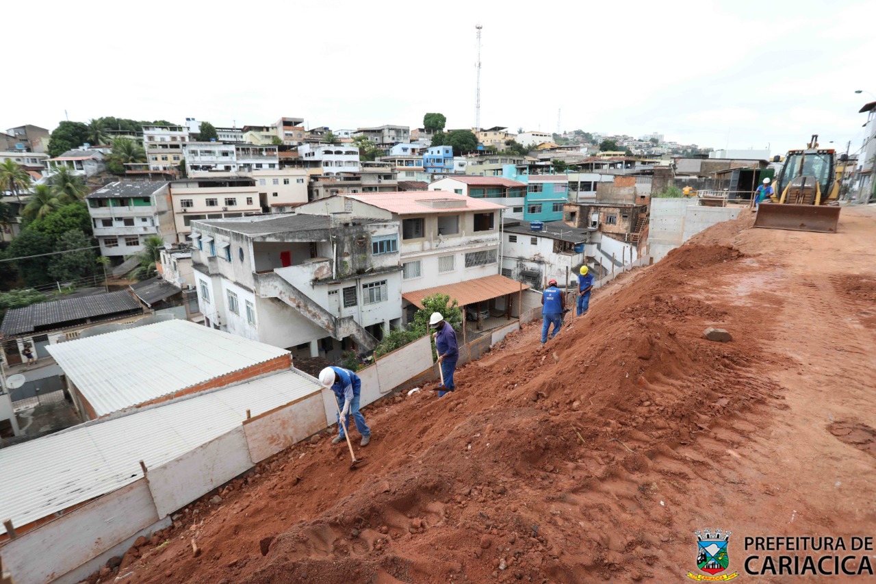 A Gazeta  Muro em estacionamento ameaça desabar em Cariacica