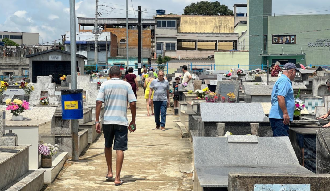 Cemitérios de Cariacica têm grande movimento durante o Dia de Finados 