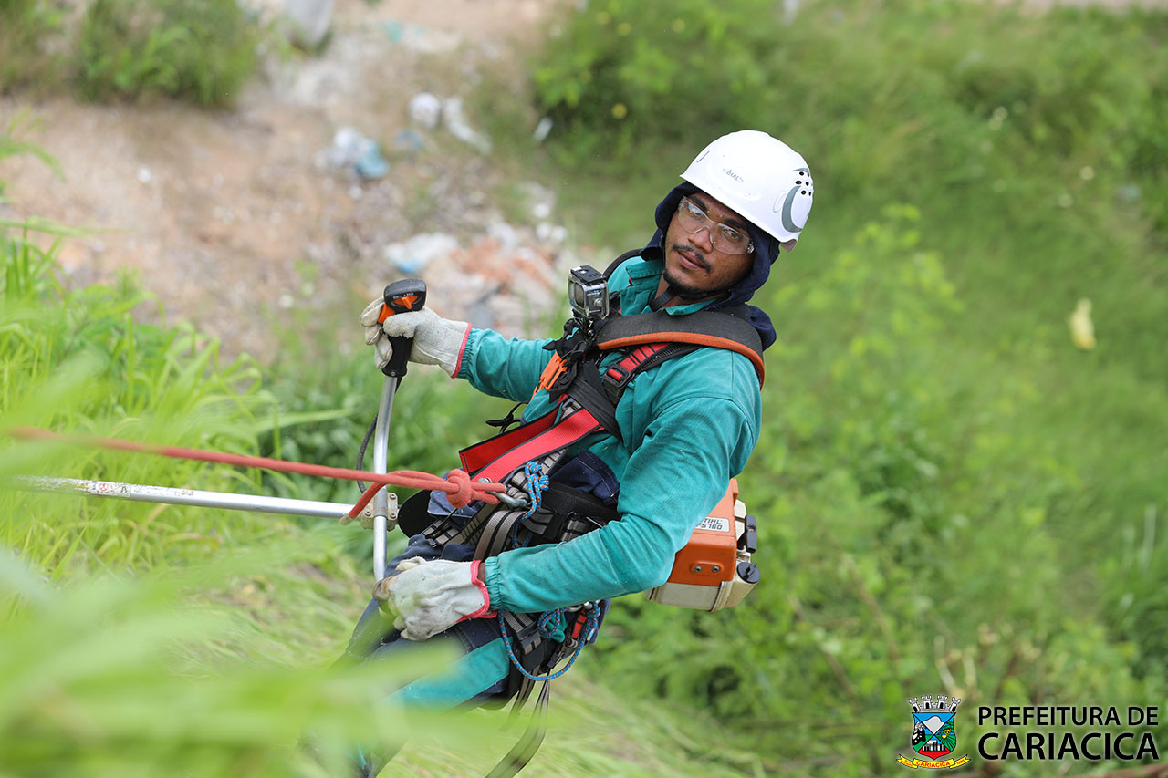 Coletores alpinistas fazem limpeza em Bandeirantes nesta segunda (4)