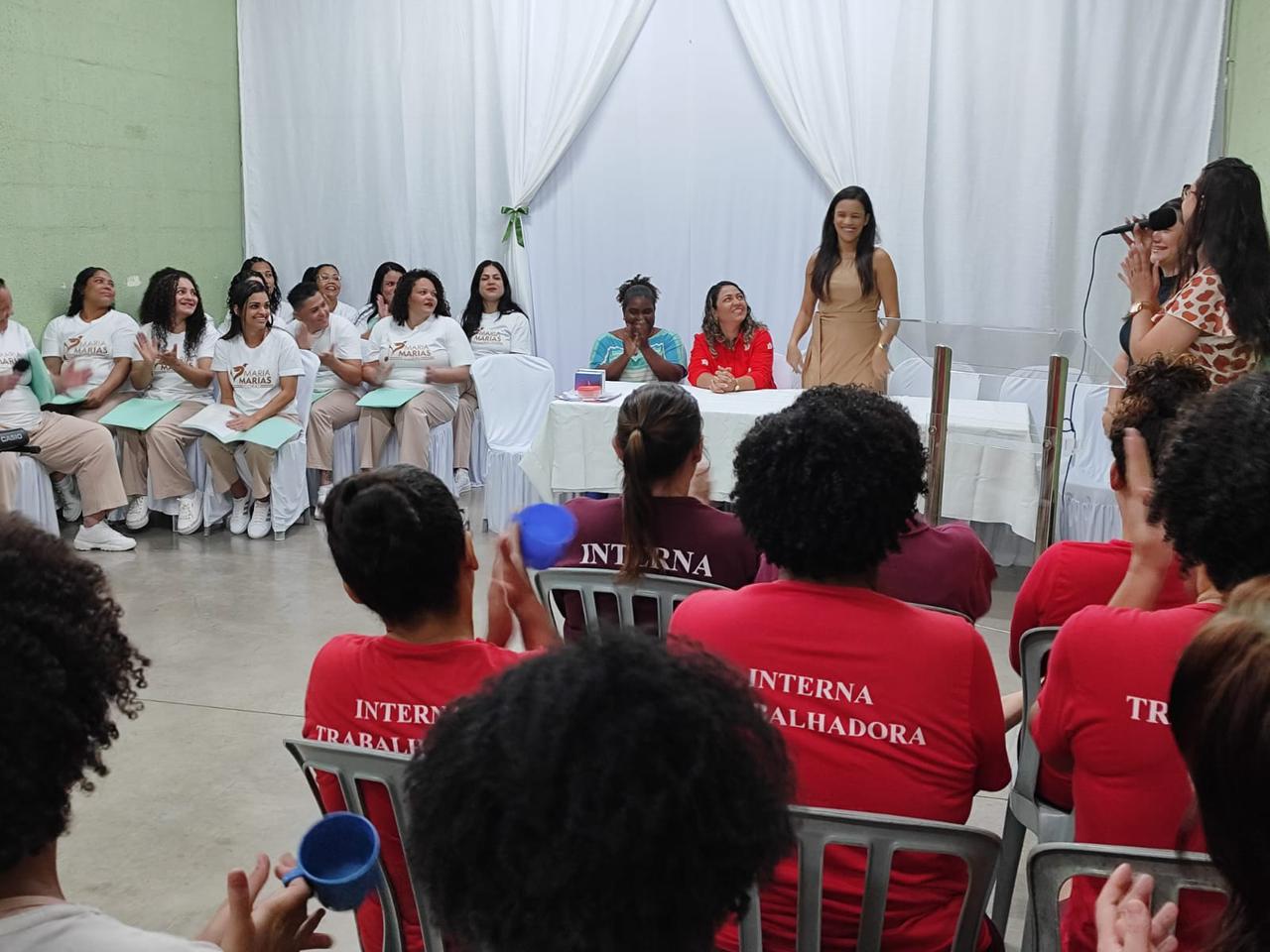 Julho das Pretas: Secretaria da Mulher visita presídio feminino de Bubu para roda de conversa