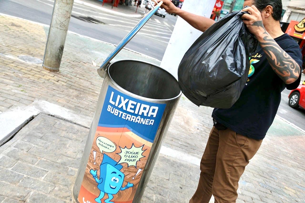 Já se deparou com alguma das lixeiras subterrâneas no município e ficou curioso? Saiba como utilizá-las