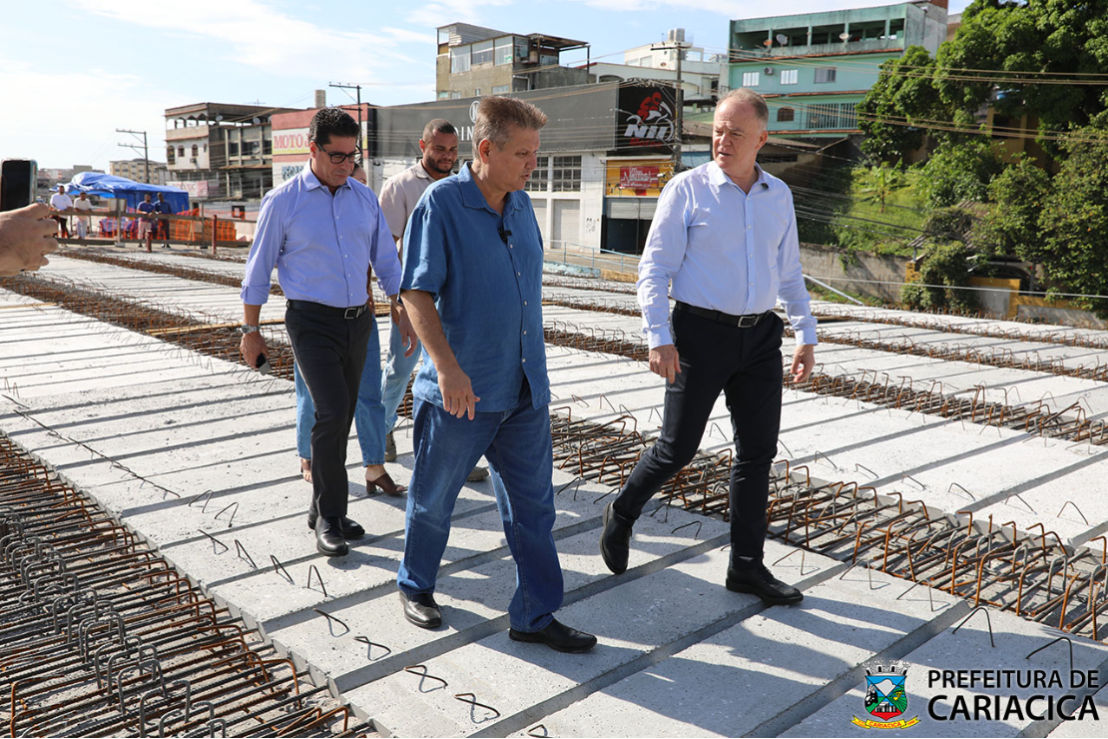Obras do viaduto avançam, prefeito e governador acompanham etapa final de construção