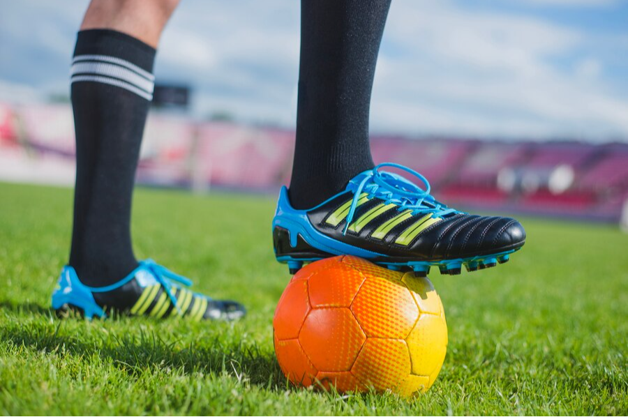 Prefeitura entrega materiais esportivos a 320 crianças de projeto social