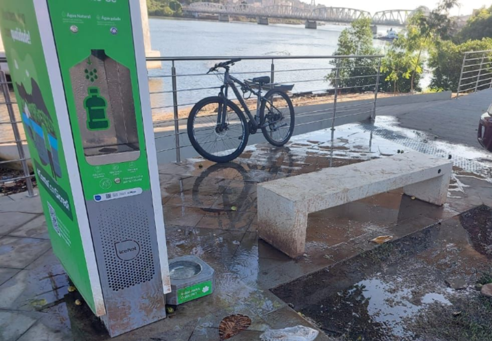 Bebedouro da Nova Orla é vandalizado. Vamos cuidar do que é nosso!