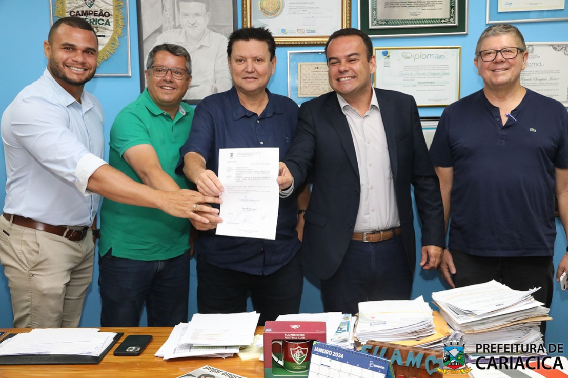 Prefeito Euclério Sampaio assina ordem de serviço para construção de muro de contenção na Rua Cândida de Oliveira em Jardim América